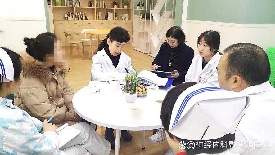 在重慶，心理咨詢?nèi)绾螢橐钟舭Y患者重塑希望之光